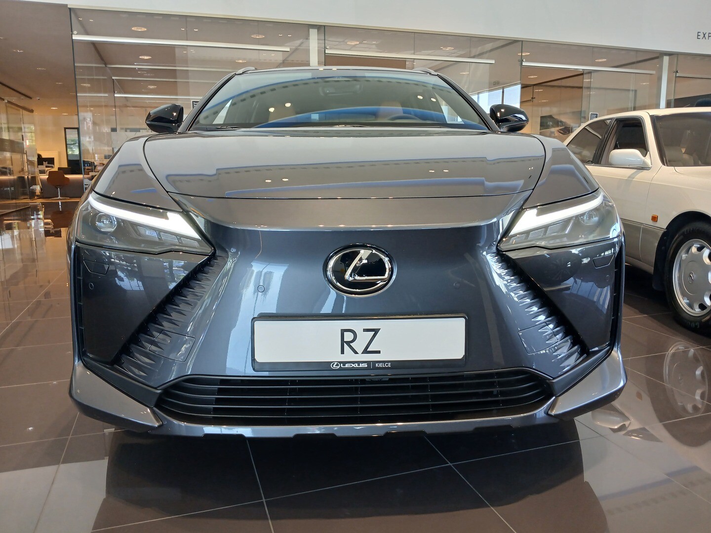 Lexus RZ