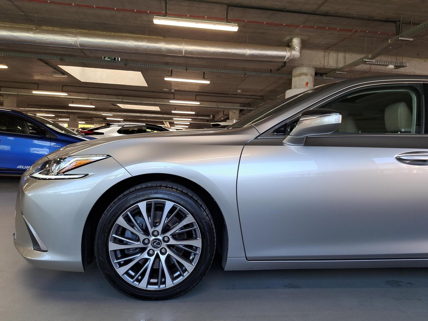 Lexus ES