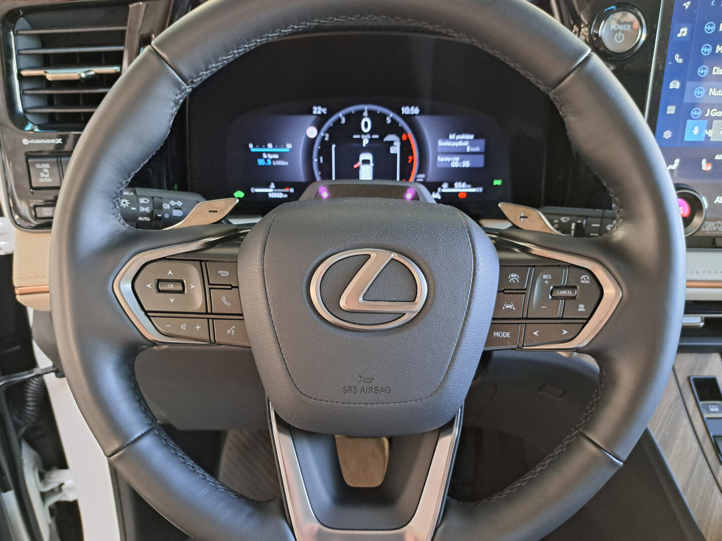 Lexus LM