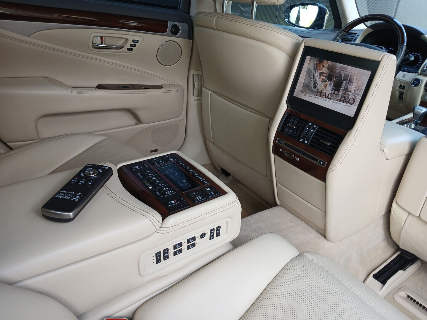 Lexus LS