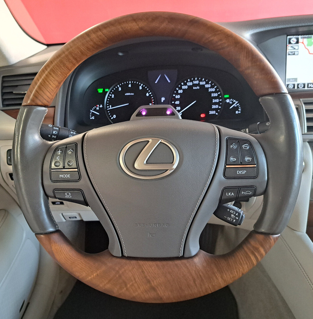 Lexus LS