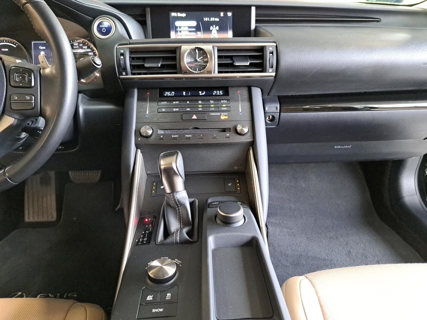 Lexus IS