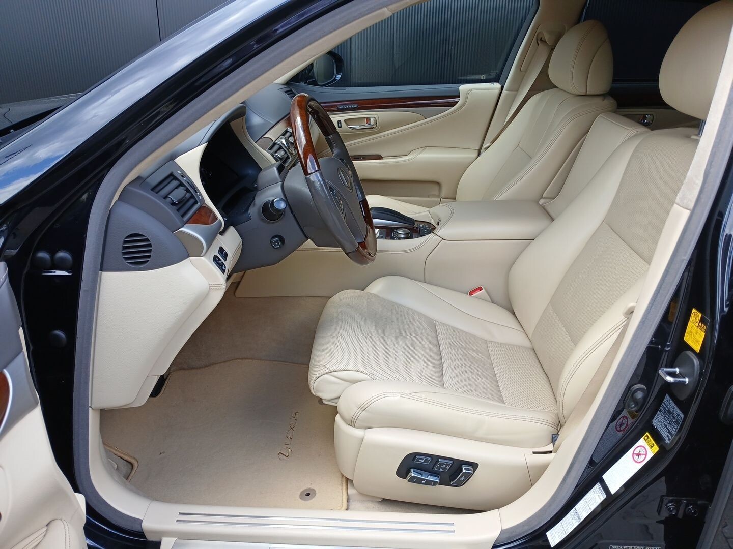 Lexus LS