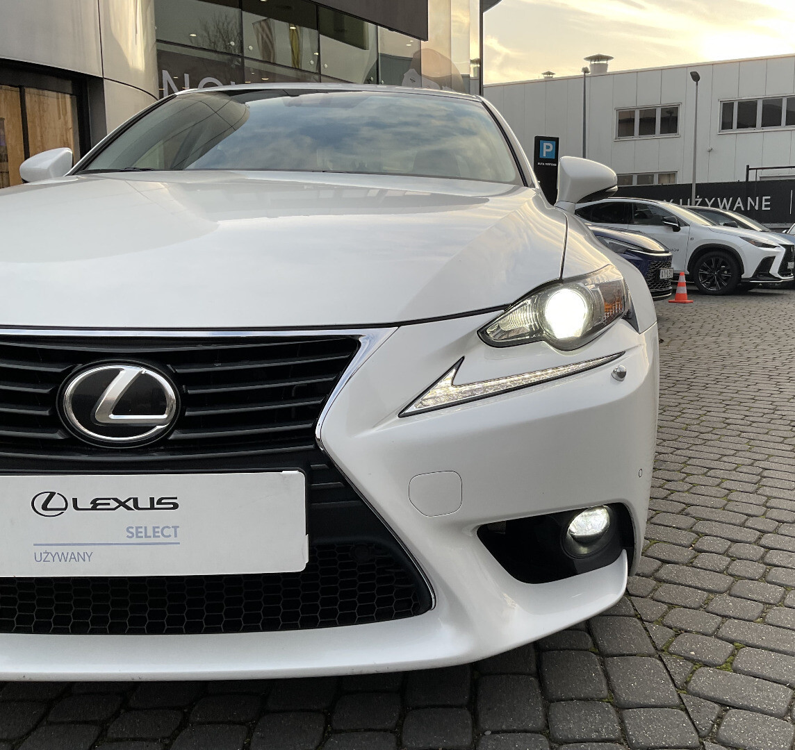 Lexus IS