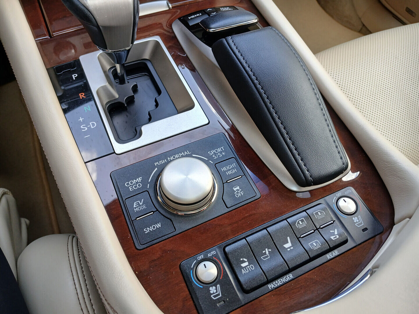 Lexus LS