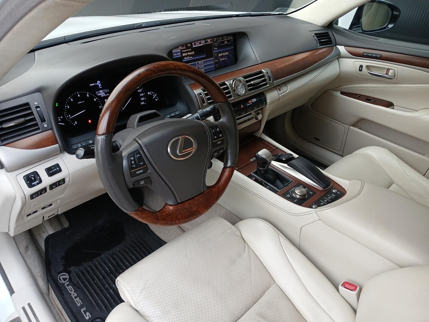 Lexus LS