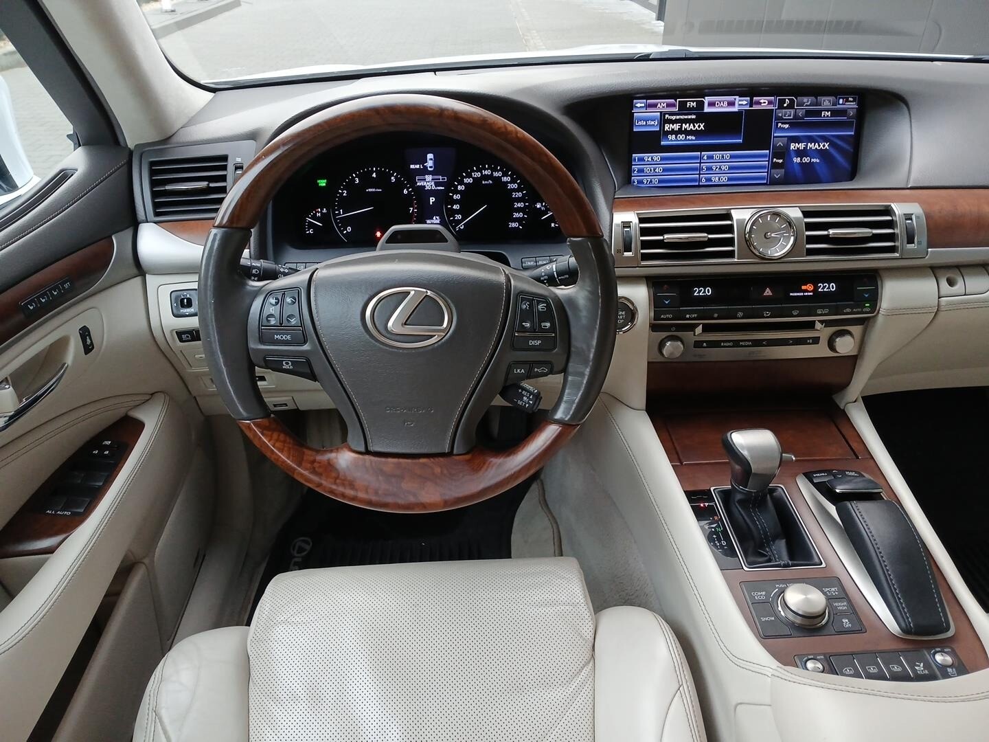 Lexus LS