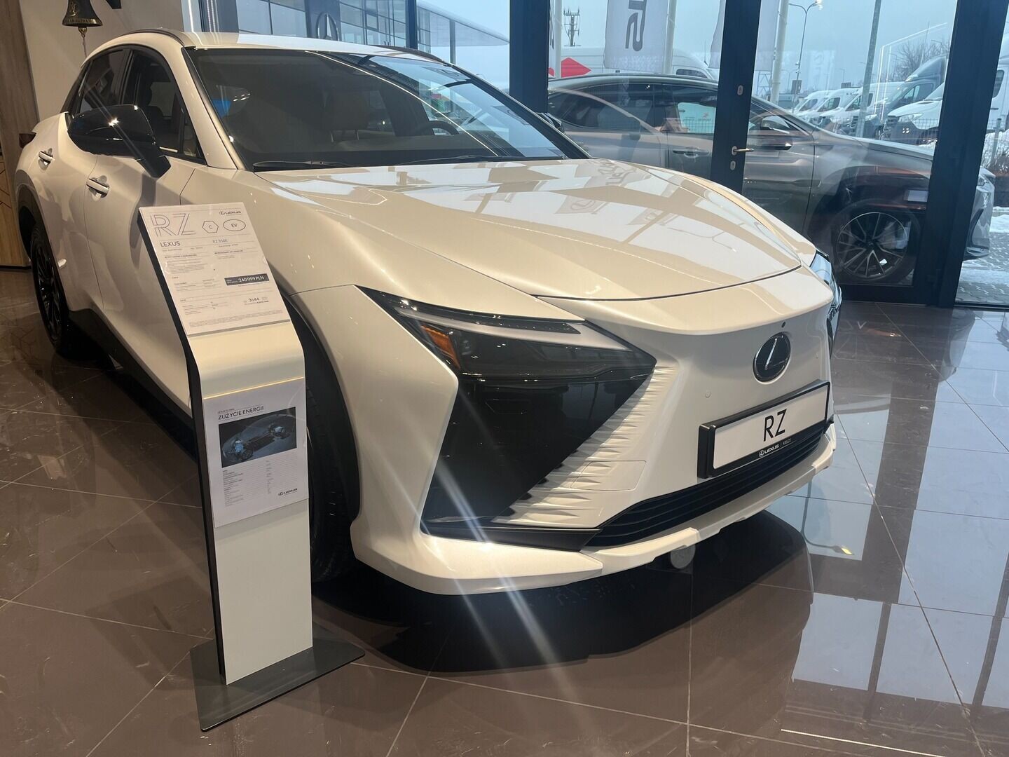 Lexus RZ