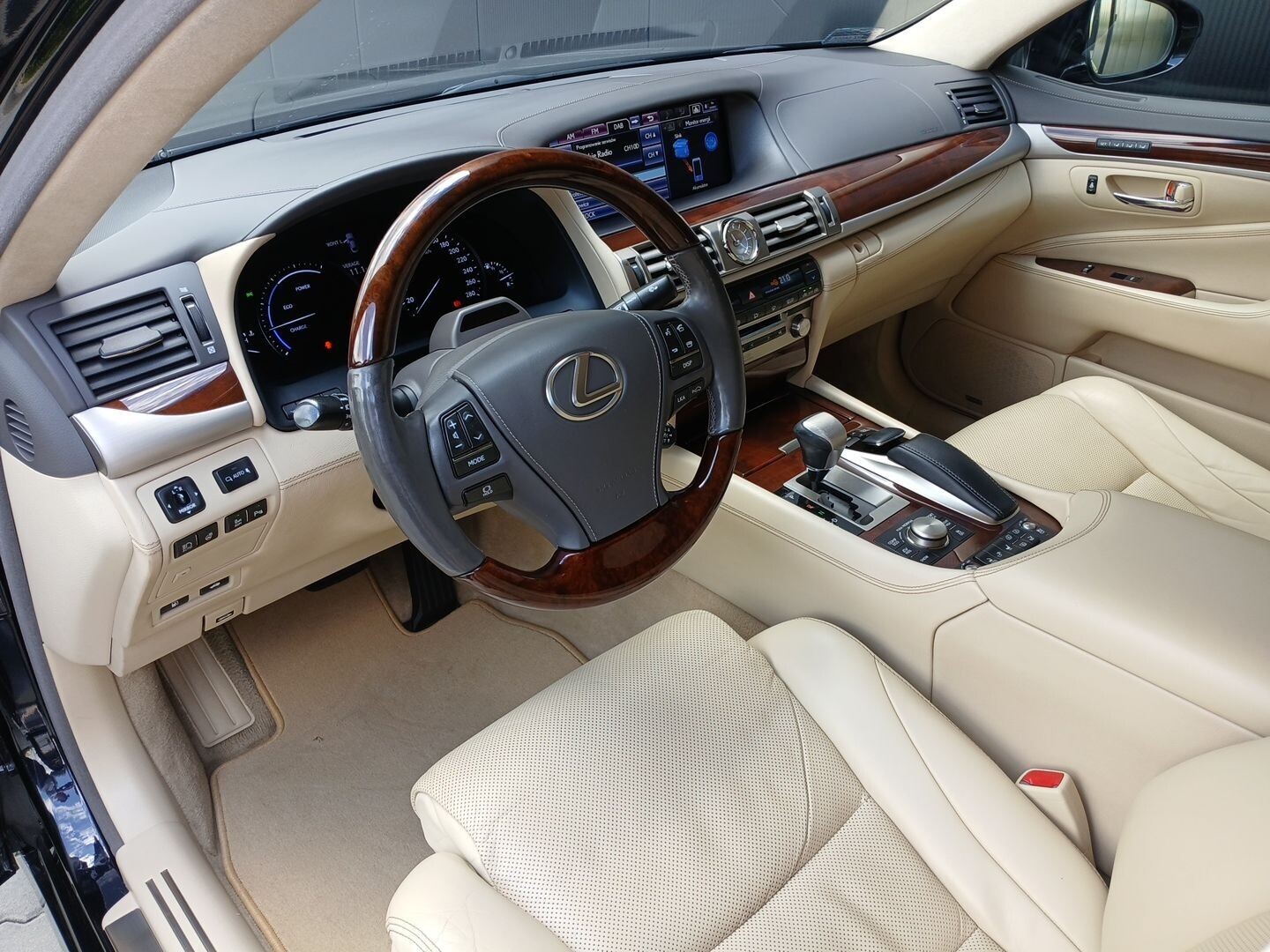 Lexus LS